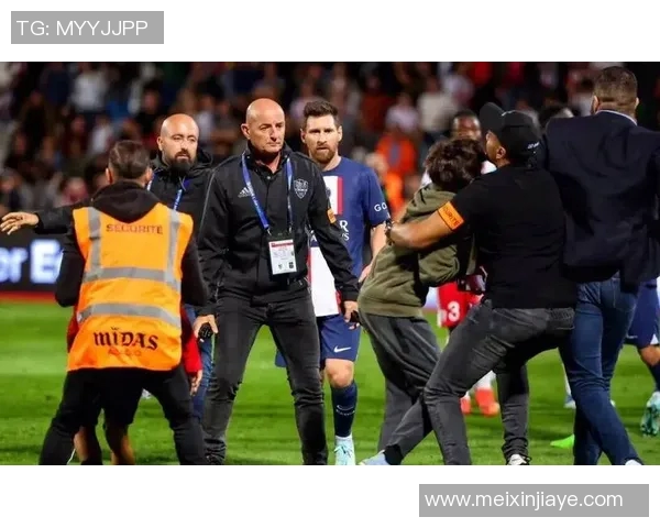 足球明星怒火中烧激烈打斗瞬间合集震撼场面不容错过 足球明星怒火中烧激烈打斗瞬间合集震撼场面不容错过